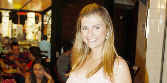 A bonita Tathiana Sartori em calorosa noite francana